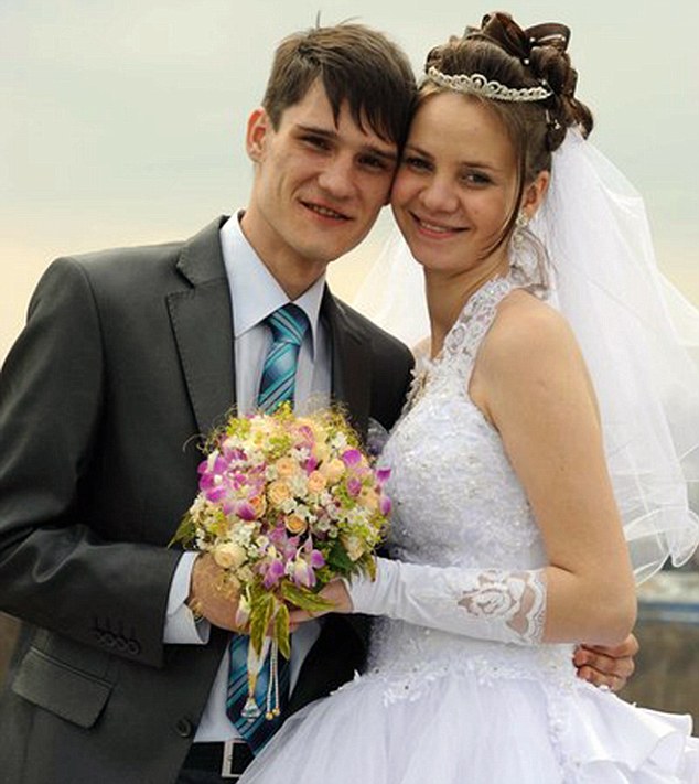 Olga dan suaminya saat menikah. Foto: copyright dailymail.co.uk