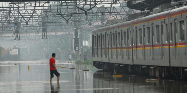 banjir disalah satu stasiun di Jakarta