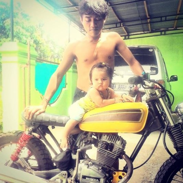 Olivia dan sang ayah Bayu | Photo: Copyright Instagram.com/jennifer_kumbara