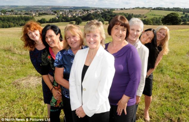 Wanita-wanita 'The Castleside Calendar' (c) dailymail