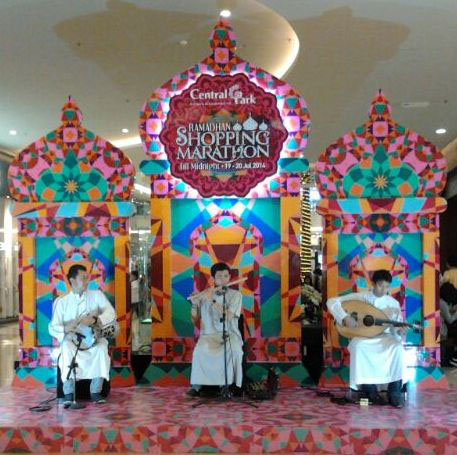 Gambus Performance yang menambah sukacita Ramadan Anda | copyright vemale.com