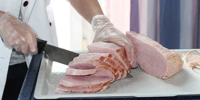 Talenan plastik untuk memotong daging/copyright Pixabay.com