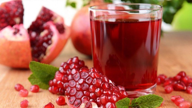 Nutrisi yang terkandung di dalam buah delima sangat baik untuk meningkatkan sistem kekebalan tubuh dan mengontrol darah /copyright hungryforever.com