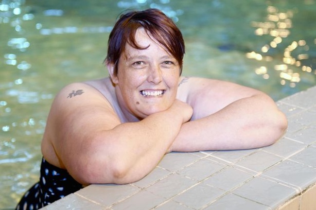 Donna yang trauma terhadap air selama 30 tahun akhirnya mandi | Photo: Copyright mirror.co.uk