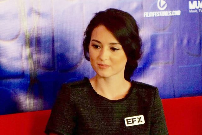 Julie Estelle, saat jumpa Pers EFX | foto: copyright vemale/yuni