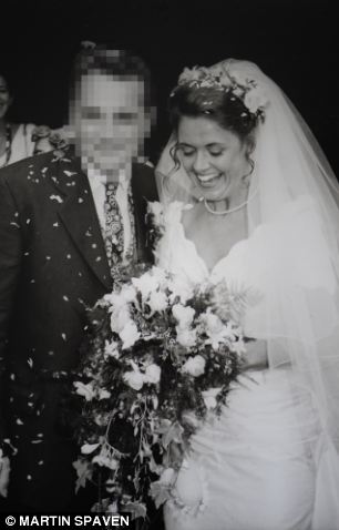Charlotte dan suaminya Duncan yang sudah menikah selama 20 tahun. | Foto: copyright dailymail.co.uk