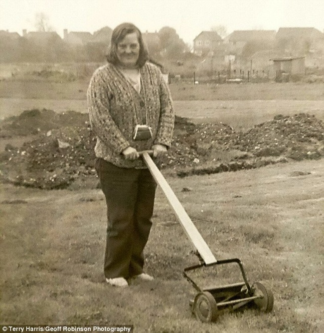 Nenek Frances gemar berkebun sejak ia masih muda | Photo: Copyright dailymail.co.uk