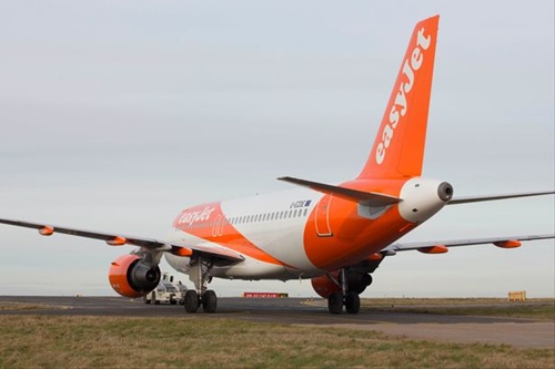 Pesawat easyJet, dimana dalam pesawat ini Gemma melakukan perjalan pulang dari Spanyol ke Inggris | Photo: Copyright mirror.co.uk
