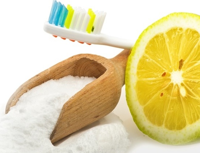 how to whiten teeth with baking soda and lemon
