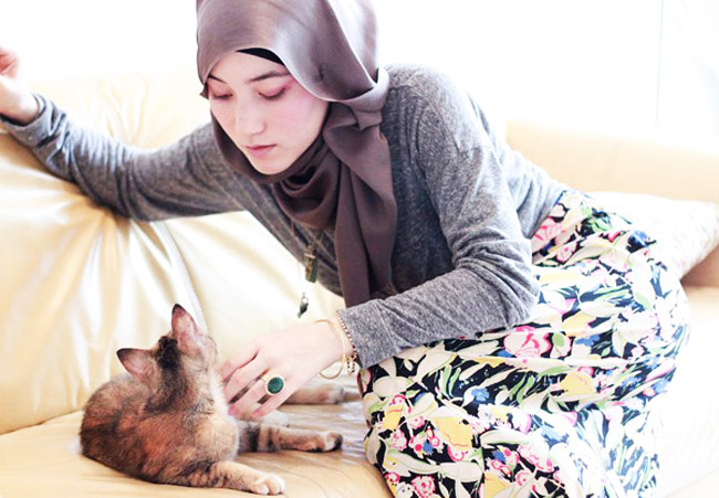 10 Gaya Hijab Modern ala Hana Tajima (Plus Tutorialnya 