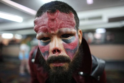 Henry berencana melakukan bedah wajah agar mirip Red Skull sepenuhnya | Photo: Copyright metro.co.uk