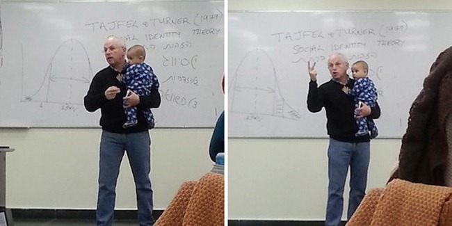 Profesor gendong bayi di dalam kelas. | Foto: copyright elitedaily.com