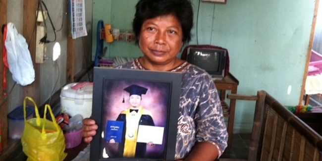 Yuniati, ibu luar biasa yang berjuang untuk pendidikan anak-anaknya. | Foto: copyright merdeka.com