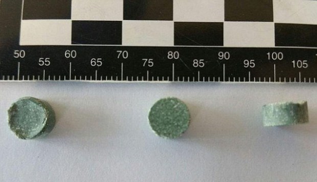 Obat yang ditemukan polisi di tempat di mana Jordan dan teman-temannya pesta obat terlarang (Narkoba) | Photo: Copyright metro.co.uk
