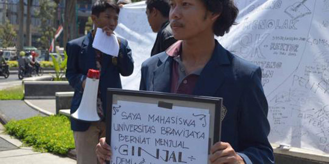 Potret mahasiswa yang melakukan aksi jual ginjal | (c) merdeka.com