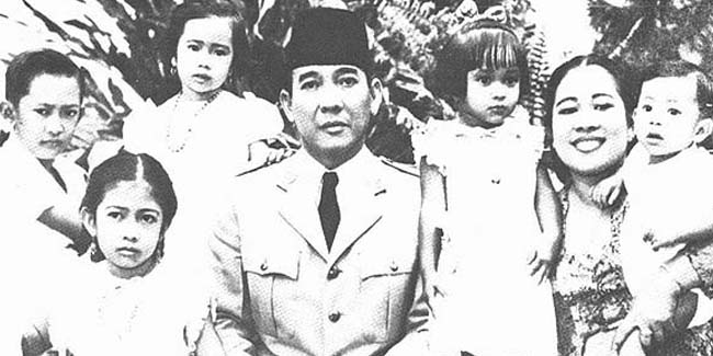 Keluarga Soekarno bersama Fatmawati