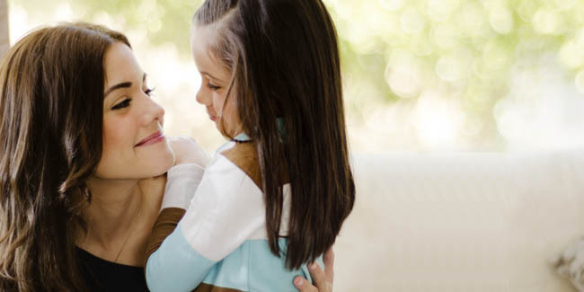 Mengasuh anak / Copyright Shutterstock