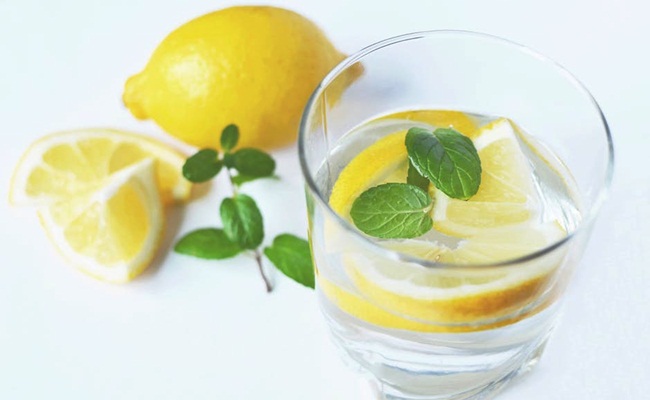 Lemon water bisa turunkan berat badan jika diimbangi dengan olahraga/copyright Pexels.com