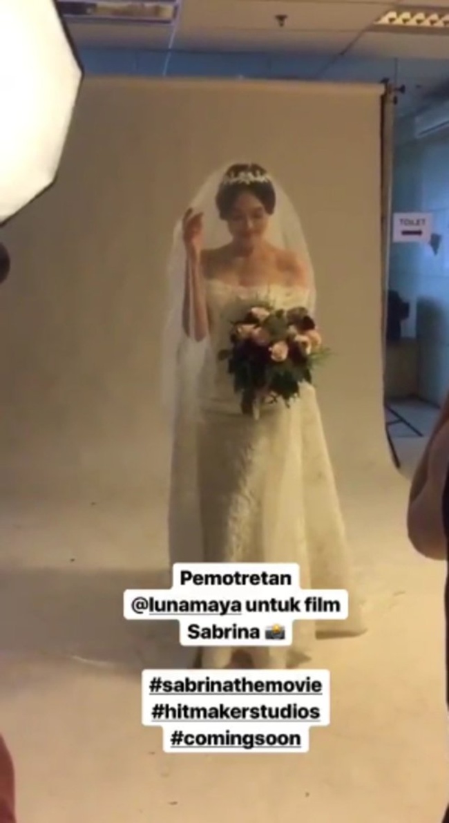 Dandanan ini sempat bikin heboh karena Luna disangka akan menikah betulan copyright instagram/hitmakestudios