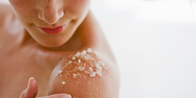 Manfaat scrub gula untuk kulit/copyright Shutterstock.com