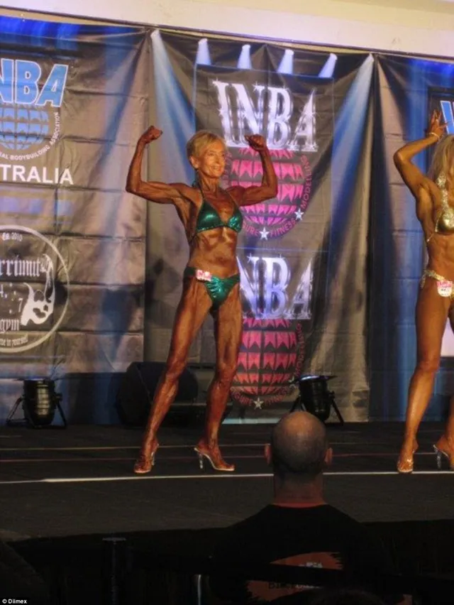 Nenek Janice saat mengikuti kompetesi binaragawati | Photo: Copyright asiantown.net 