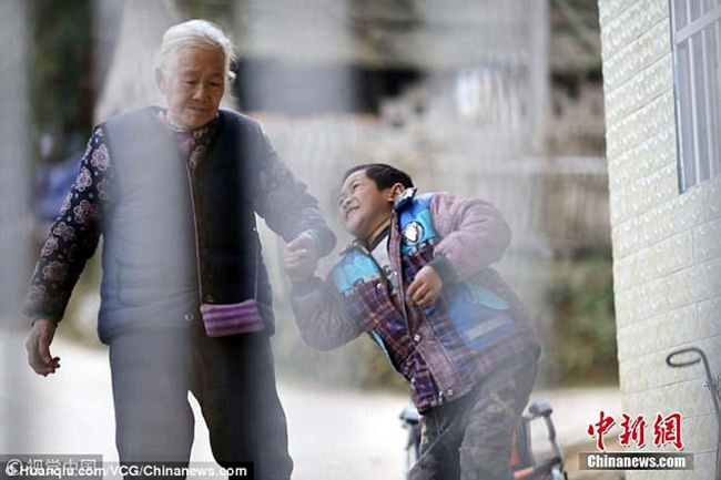 Nenek Shi dan Haowen/copyright chinanews.com