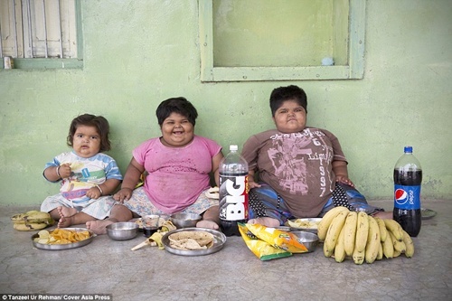 Ketiga balita ini dinobatkan sebagai anak terberat di dunia | Photo: Copyright asiantown.net