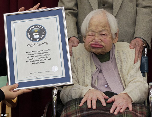 Nenek Okawa dinobatkan sebagai orang tertua di dunia sejak 2013 | Photo: Copyright dailymail.co.uk