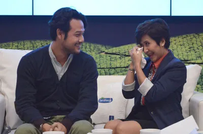 Pasangan Widi Mulia dan Dwi Sasono dalam talk show | copyright Vemale.com