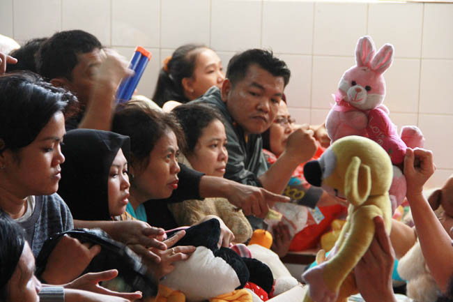 Mulai dari sembako sampai mainan anak ada di Pasar Murah | Foto: copyright KapanLagi.com/Agus