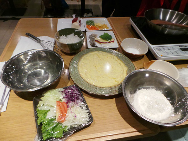 Bahan-bahan membuat omurice tempura/ copyright by Vemale.com