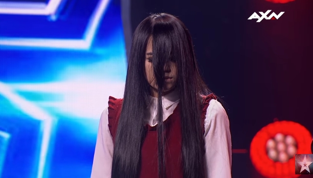 Sacred Riana memang berbeda dari peserta lainnya./Copyright YouTube.com/Asia's Got Talent