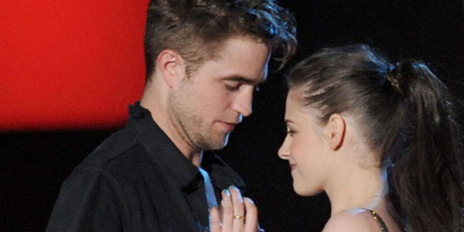 (C) vemale.com/galeri/momen-romantis-robert-pattinson-dan-kristen-stewart