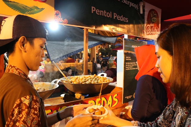 Ada beragam makanan di Festival Kuliner ini/copyright Doc Vemale.com