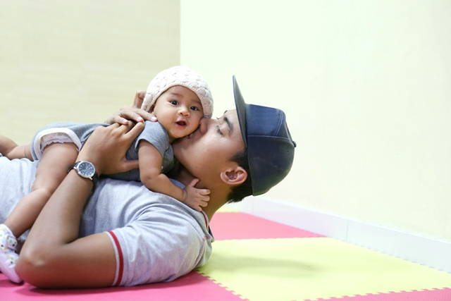 Anak tetap butuh orangtuanya./Copyright shutterstock.com