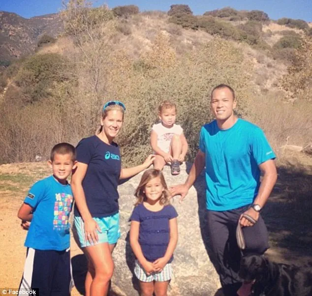 Bryan bersama keluarga | Photo: Copyright dailymail.co.uk