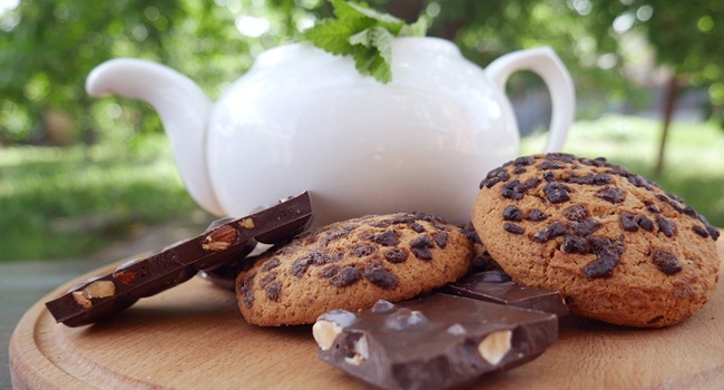 Hindari teh dan makanan manis/copyright Pixabay.com/Irissnebula