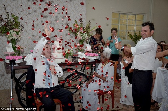 Pesta pertunangan nenek Valdemira dan Jacob berlangsung meriah | Photo: Copyright asiantown.net