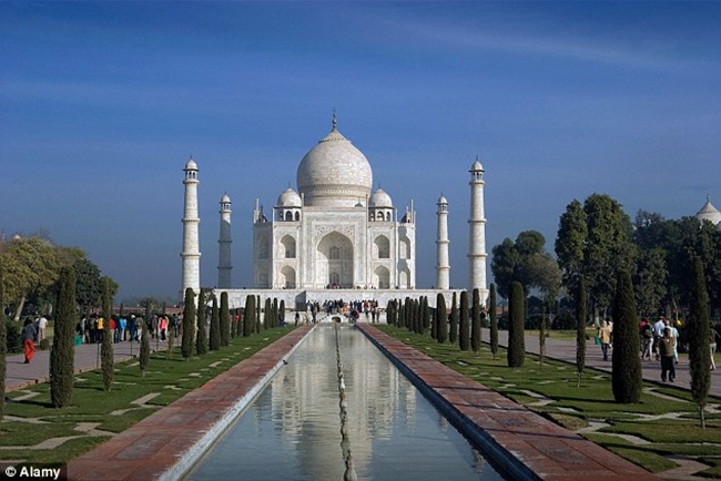 Lokasi wisata Taj Mahal di India | Photo: Copyright asiantown.net