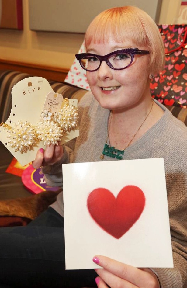 Kathryn Cardwright, wanita 24 tahun penderita kanker | Photo: Copyright metro.co.uk