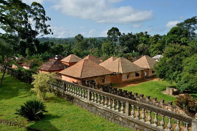 Istana Fon Abumbi II | Photo: Copyright mirror.co.uk